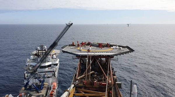 Ampelmann performs first cargo lifts in the Oil & Gas industry for Apache North Sea