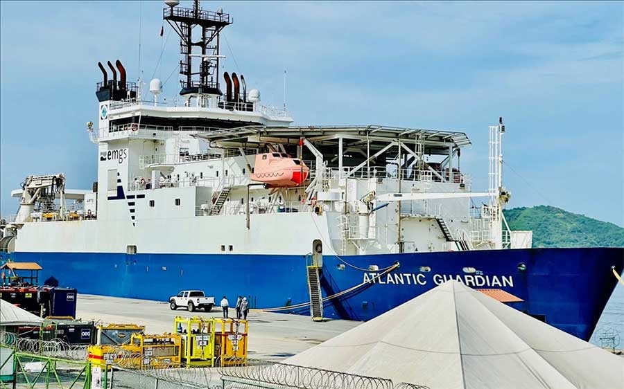 Deepwater survey off Trinidad and Tobago gathering data on hydrocarbons