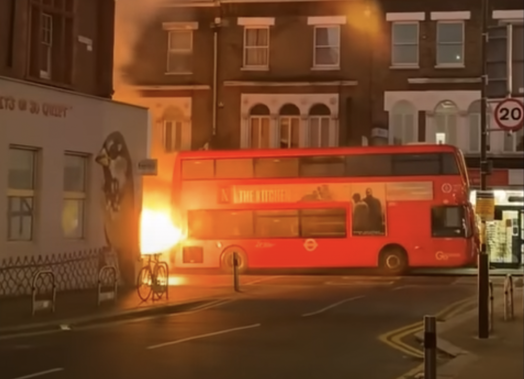 E-bus fire in London, TfL removes fleet from service “as a precaution” during investigations