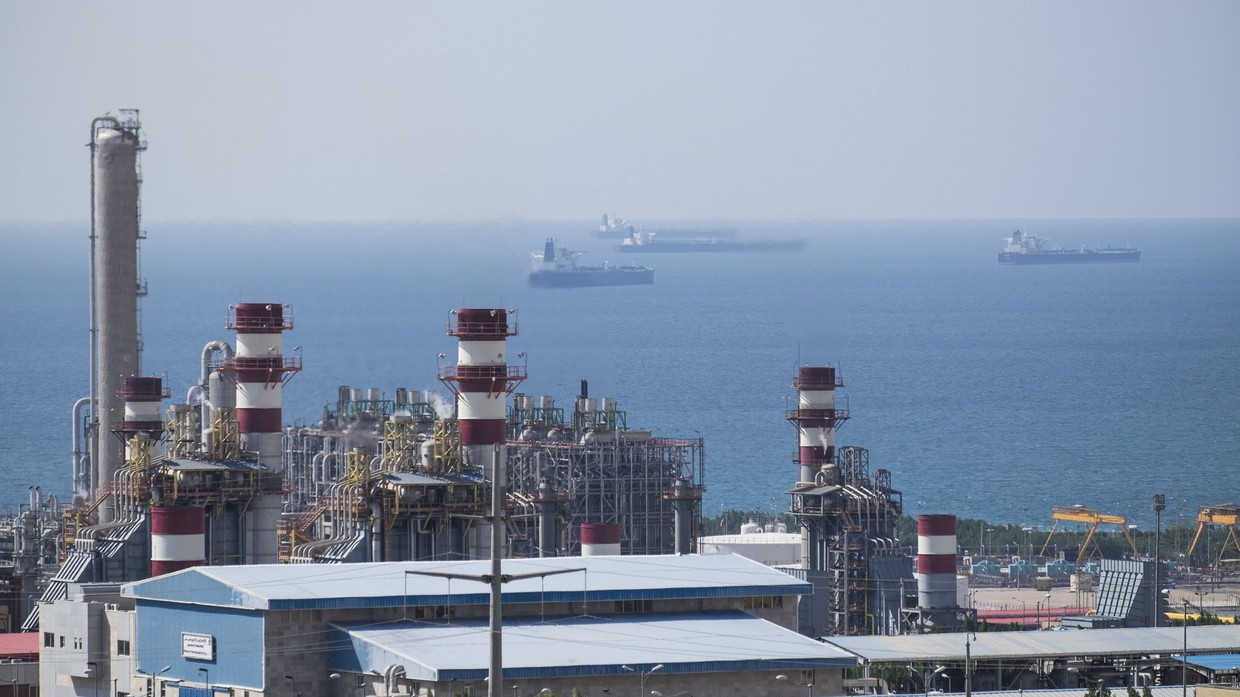 Iran signs $440 million deal to develop Belal gas field