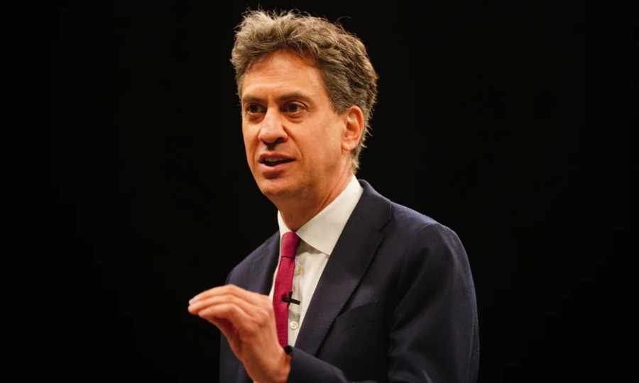 Miliband denies avoiding oil and gas sector