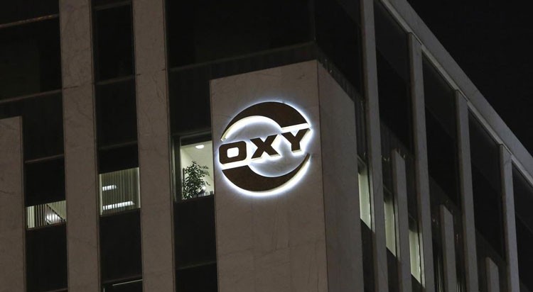 Occidental posts $8 billion loss, outlines oil production cuts