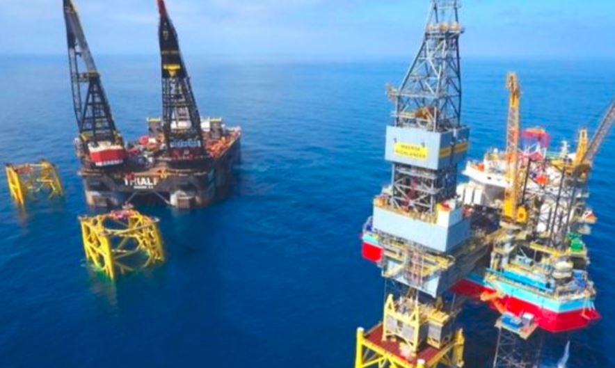 Oil rigs face shutdown over Brexit skills fears