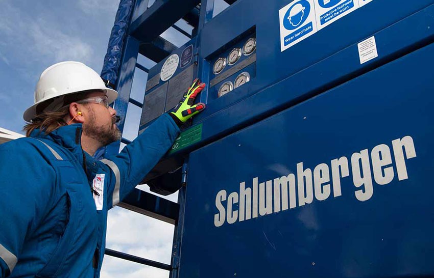 Schlumberger posts huge full-year loss