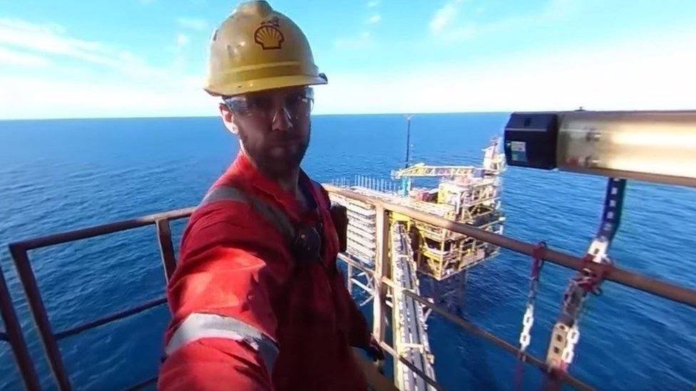 Take a 360 virtual tour and experience life on an oil rig