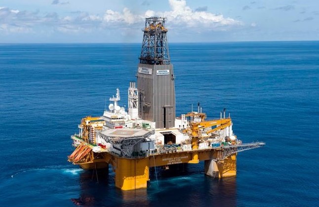Total oil, gas drill rig arrives in Cape Town