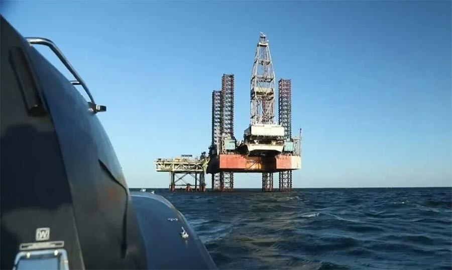 Ukraine seizes control over Black Sea oil & gas drilling platforms from Russia