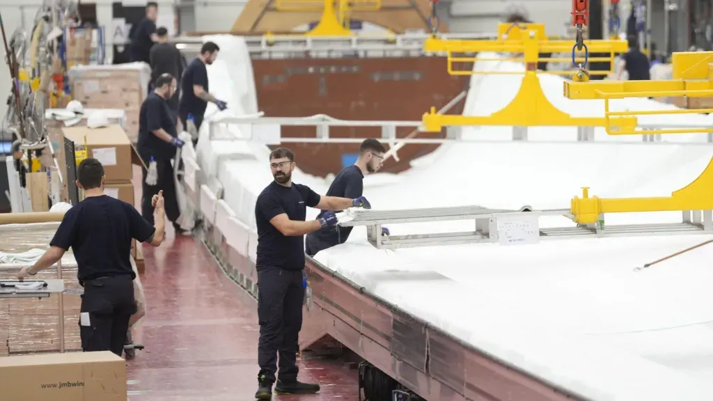 The Siemens wind turbine factory in Hull, where hundreds are employed, is booming, a minister has said - PA Media-1