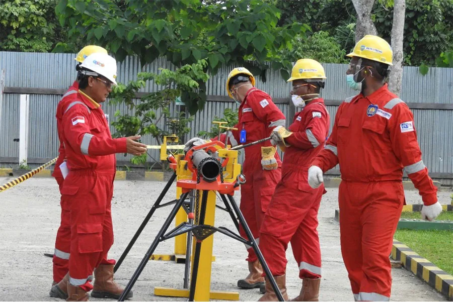Team leaders at Petrotekno in Indonesia working in engineering construction